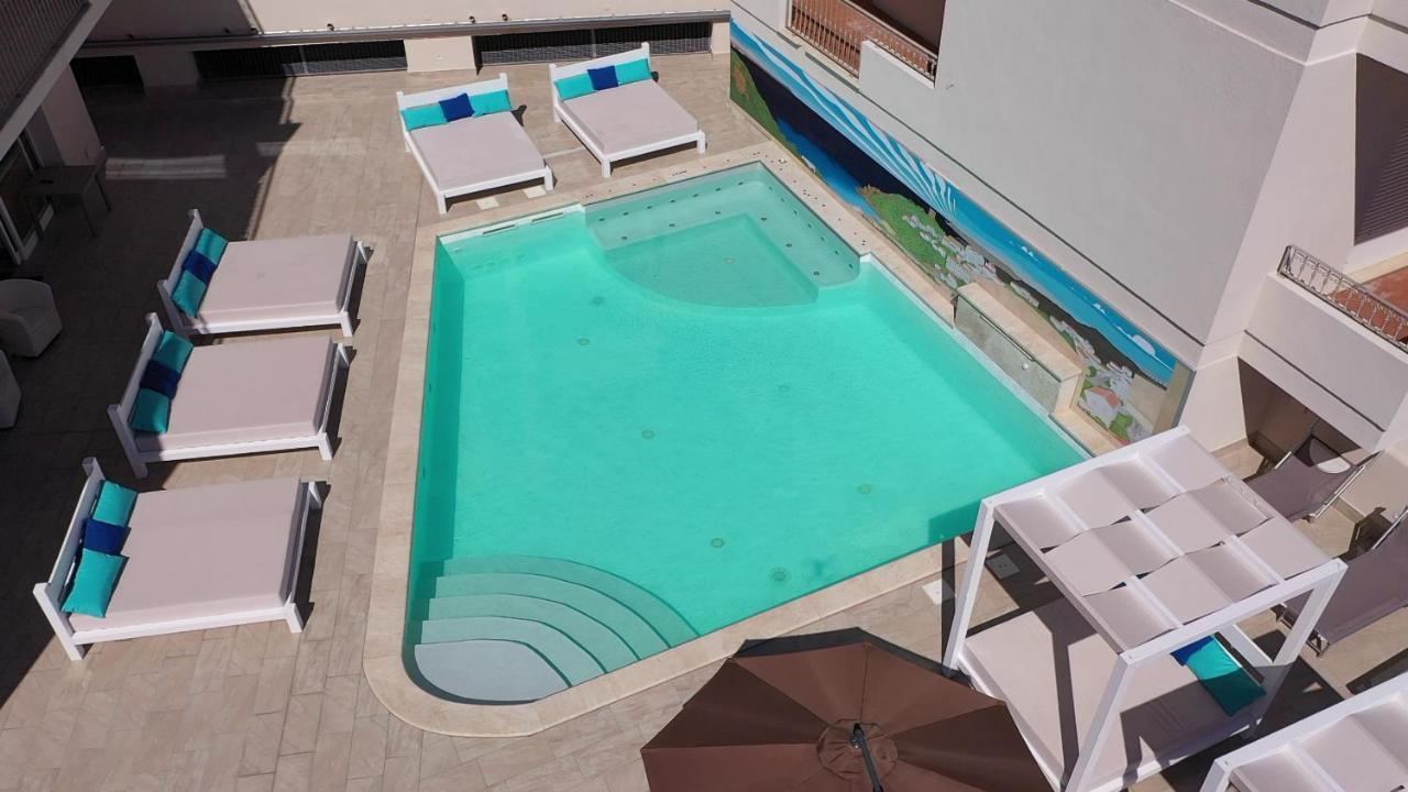 Hotel La Contessa ซานตา เตเรซา กัลลูรา ภายนอก รูปภาพ