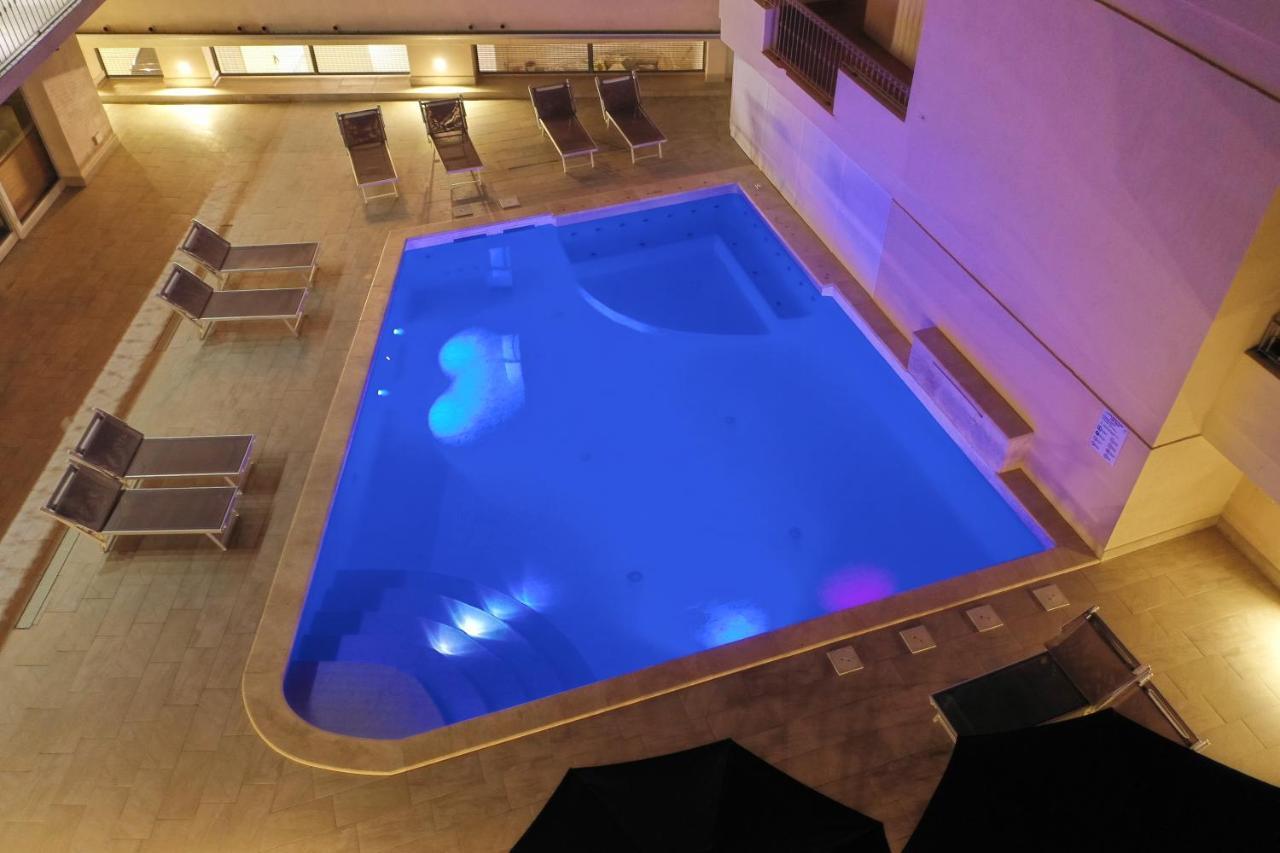 Hotel La Contessa ซานตา เตเรซา กัลลูรา ภายนอก รูปภาพ