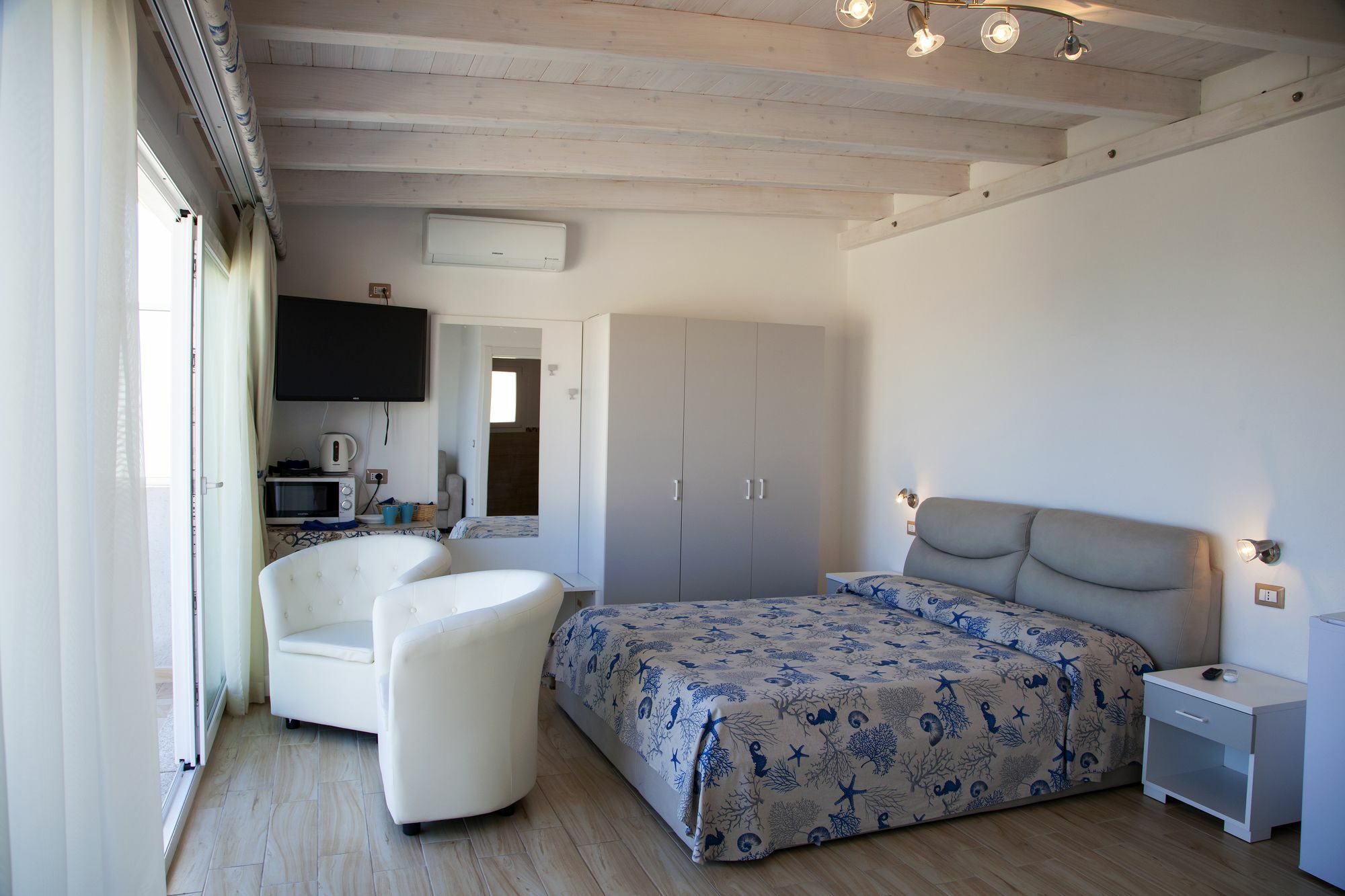 Hotel La Contessa ซานตา เตเรซา กัลลูรา ภายนอก รูปภาพ